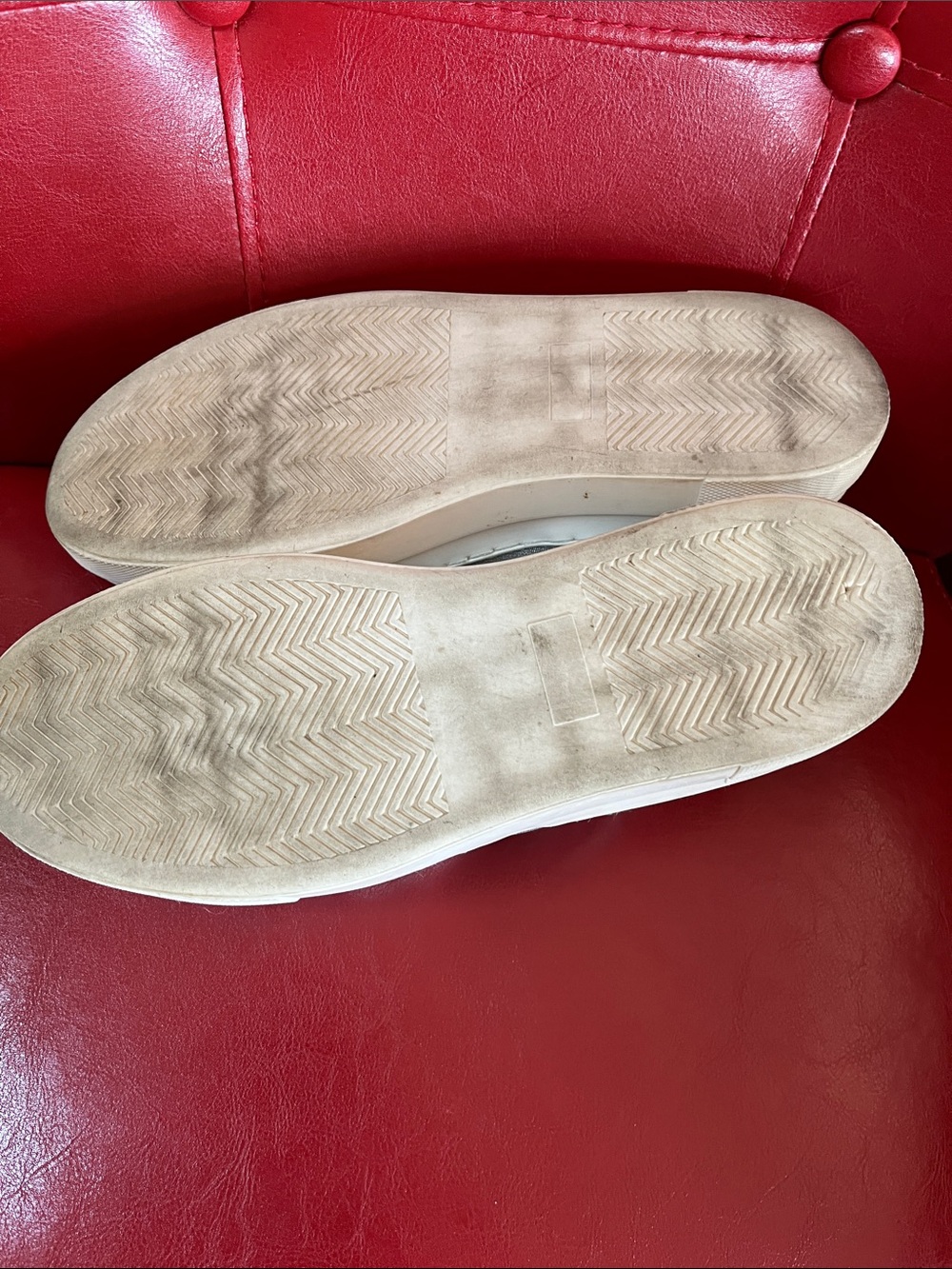 Metallic Silver Embroidered Slip-On Mules with Teal & Pink Motif - Picture 4 of 4